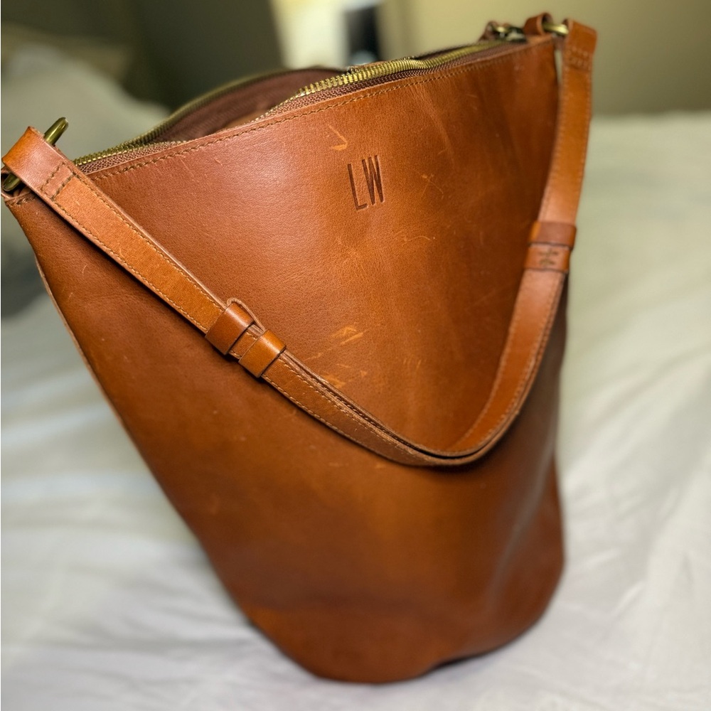 Madewell Leather Bucket Shoulder Bag in Cognac Brown